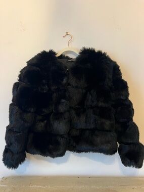 LANSHIFEI Faux Fur Jacket Black Collarless |  Small